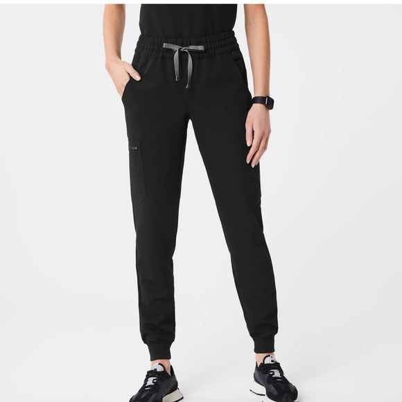 Excellent FIGS Black Jogger Technical Scrub Pants Size XSmall - Picture 2 of 5